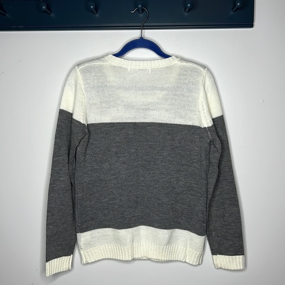 Carolyn Taylor Holiday Sweater with Terrier Snowflakes Gray Cream Size M - Picture 6 of 8